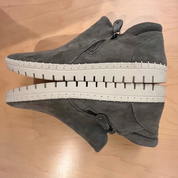 Men's Gray Suede Ankle Boots - Picture 5 of 6